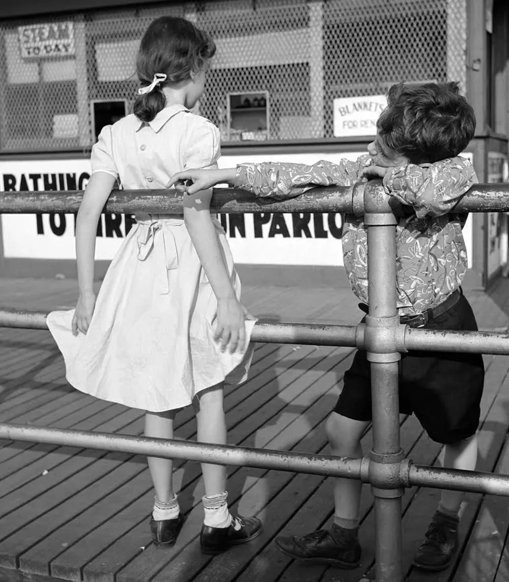 Martin Elkort - Daddy's Girl, Coney Island, 1951 (Printed Later)