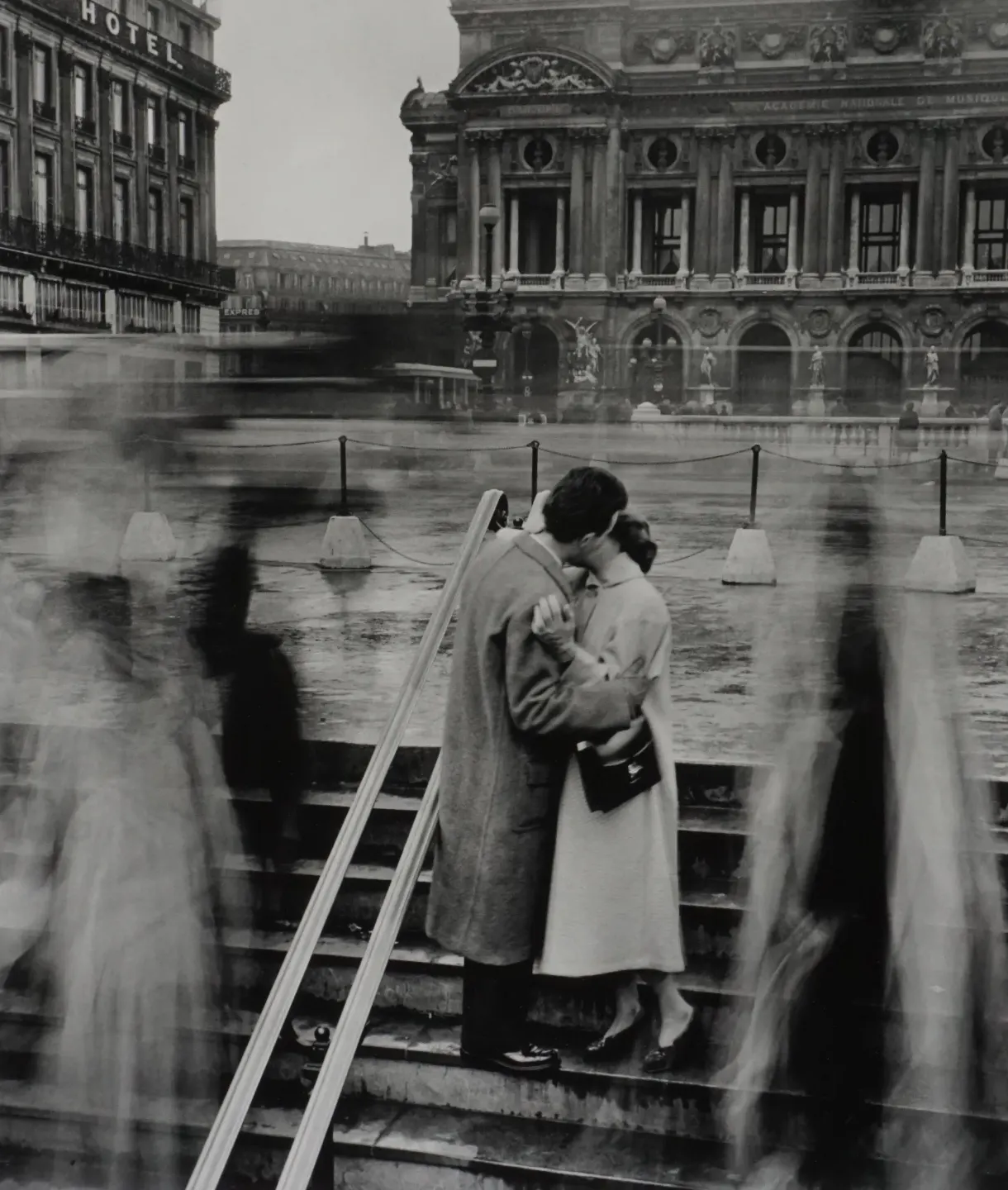 Robert Doisneau - Le Chien à Roulettes, 1977